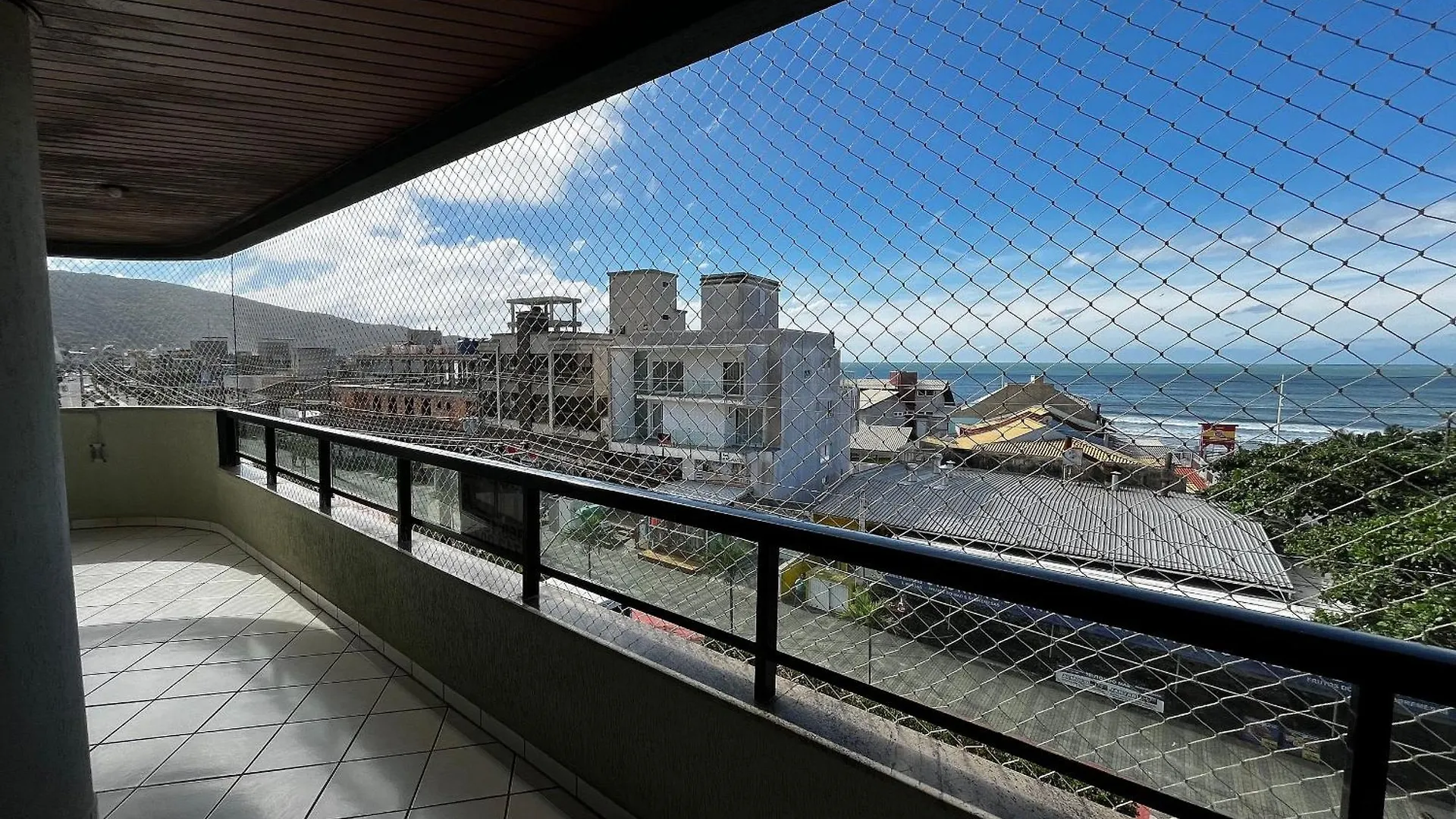 Contatos de B250 - Apto 3 Quartos Com Vista Mar Sobre Avenida