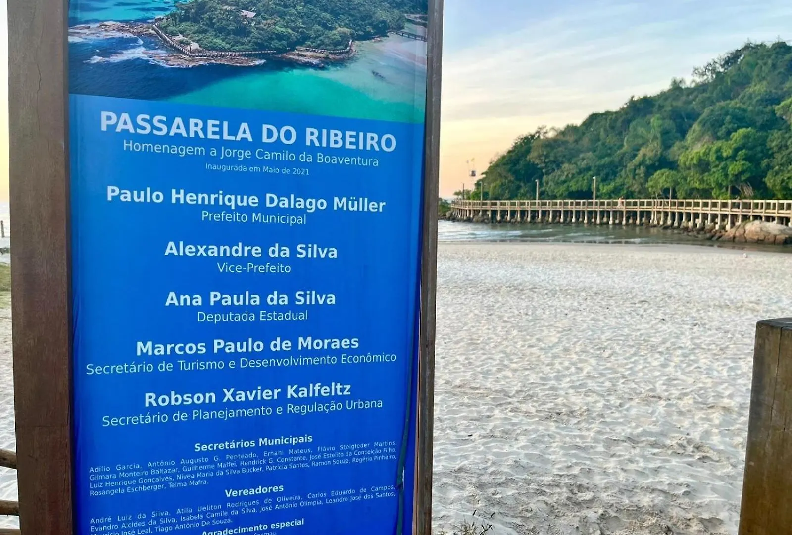 Apartamento B250 - Apto 3 Quartos Com Vista Mar Sobre Avenida Bombinhas