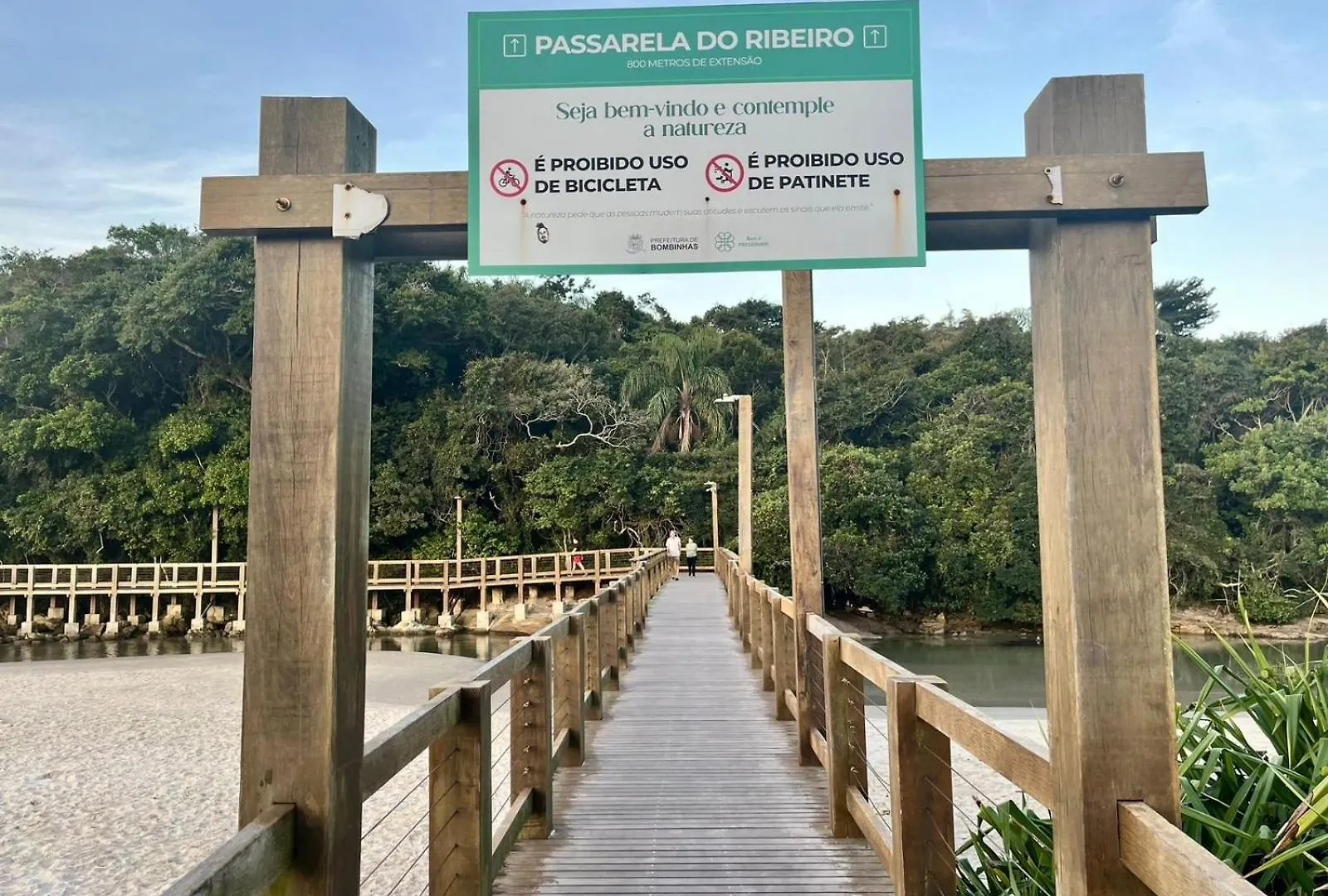 B250 - Apto 3 Quartos Com Vista Mar Sobre Avenida Bombinhas