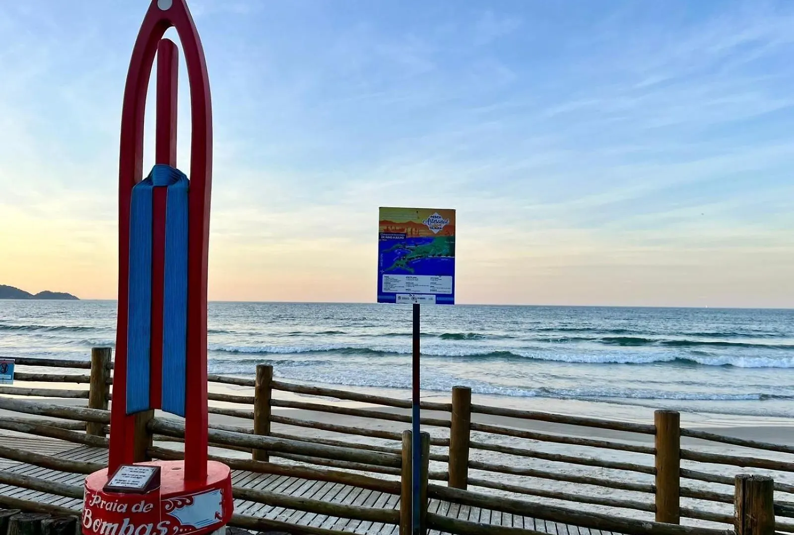 B250 - Apto 3 Quartos Com Vista Mar Sobre Avenida Bombinhas Apartamento