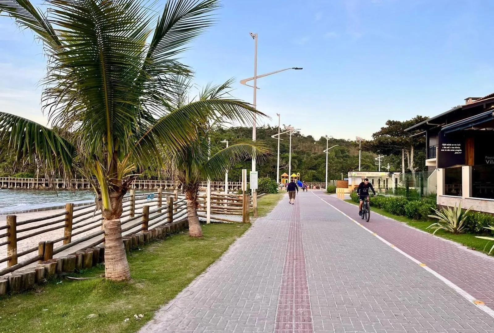 Apartamento B250 - Apto 3 Quartos Com Vista Mar Sobre Avenida Bombinhas